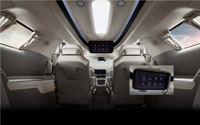 Kia Carnival Hi Limousine 4-seater revealed